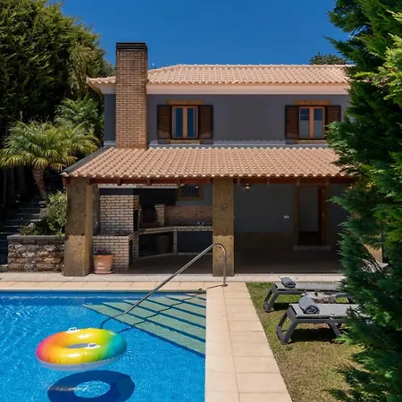 Esperanca By An Island