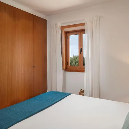 Esperanca By An Island