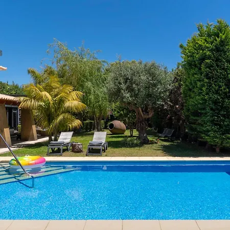 Esperanca By An Island Calheta (Madeira)