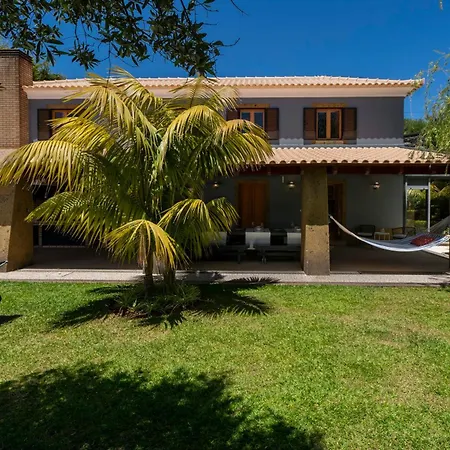 Esperanca By An Island