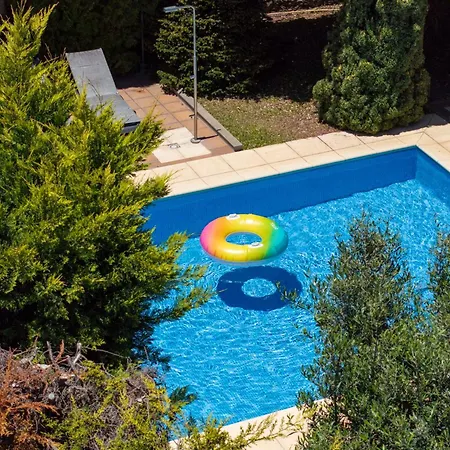 Esperanca By An Island