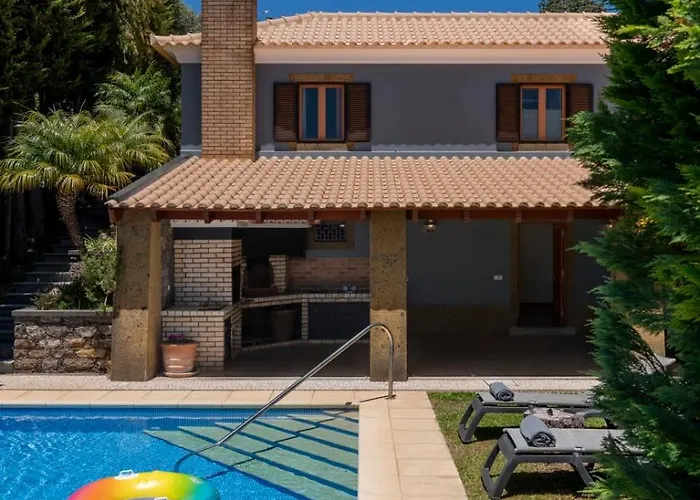 Esperanca By An Island