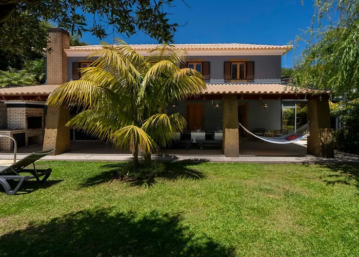 Esperança By An Island